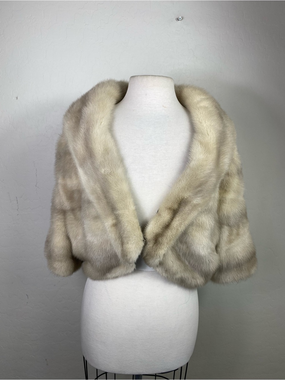 Vintage 1960s pearl Mink Shrug Wrap Bolaro Hollywood Classic